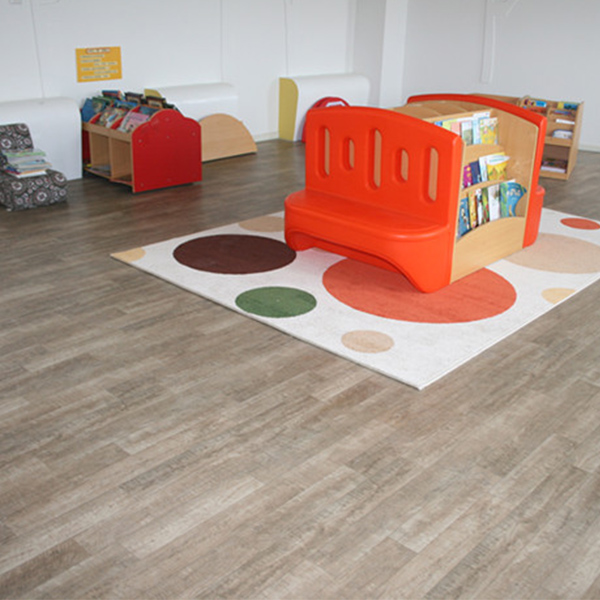 一連鎖教育機(jī)構(gòu)地面拼花工程驗(yàn)收成功